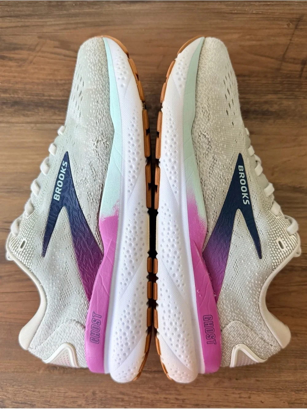 Brooks Womens Ghost 16 in White/Gray/Blue/Pink (7.5 Medium-B) Great Condition